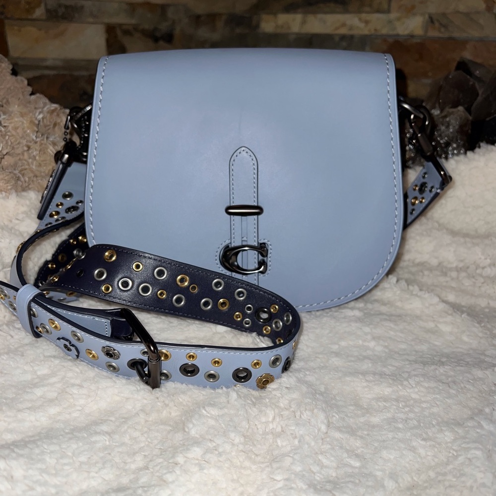 ☆☆☆☆ SOLD ☆☆☆☆Coach Saddle Bag with Tea Rose & Rivets. Excellent condition.